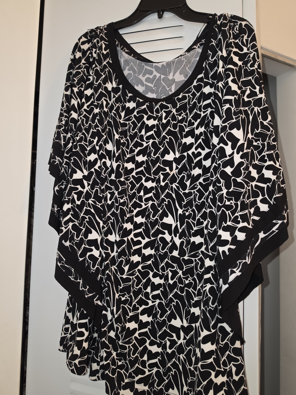 Beautiful Black and White Heart Print Tunic